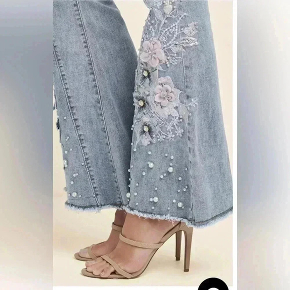 Venus jeans🤍🌸 - Picture 3 of 13